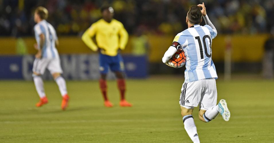 Lionel Messi comemora após marcar para a Argentina contra o Equador