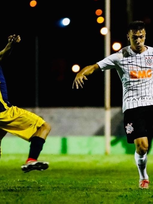 Corinthians marca duas vezes no final e vence o Retrô-PE na estreia da  Copinha 