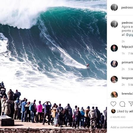 Pedro Scooby surfa onda gigante em Nazaré  - Reprodução 