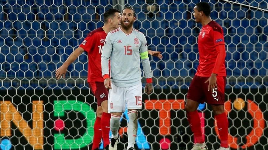 Sergio Ramos lamenta pênalti perdido na partida Suíça 1 x 1 Espanha pela Liga das Nações - Harry Langer/DeFodi Images via Getty Images