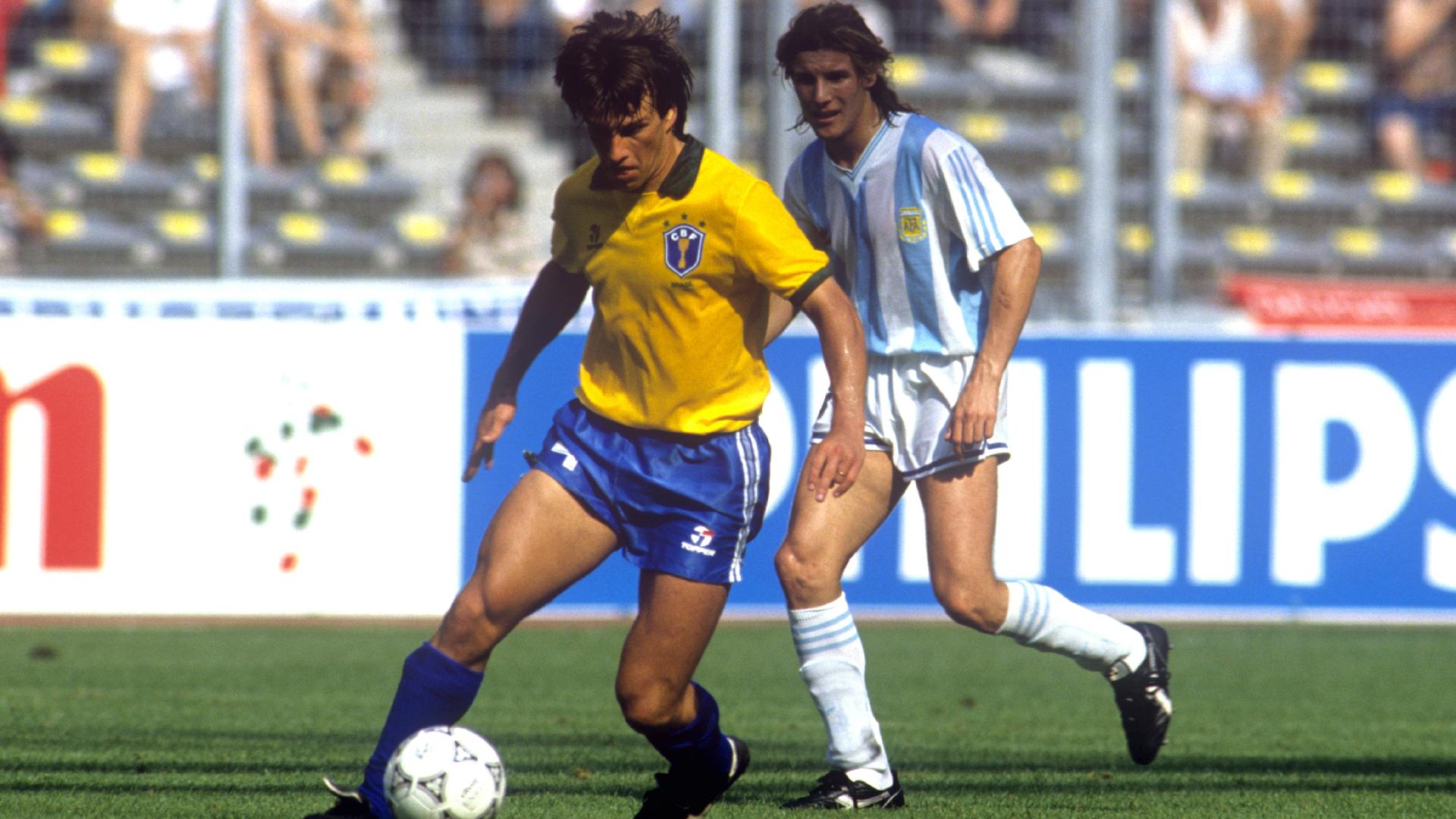 Dunga é marcado por Claudio Caniggia, durante as oitavas de final da Copa do Mundo de 1990, entre Brasil x Argentina 