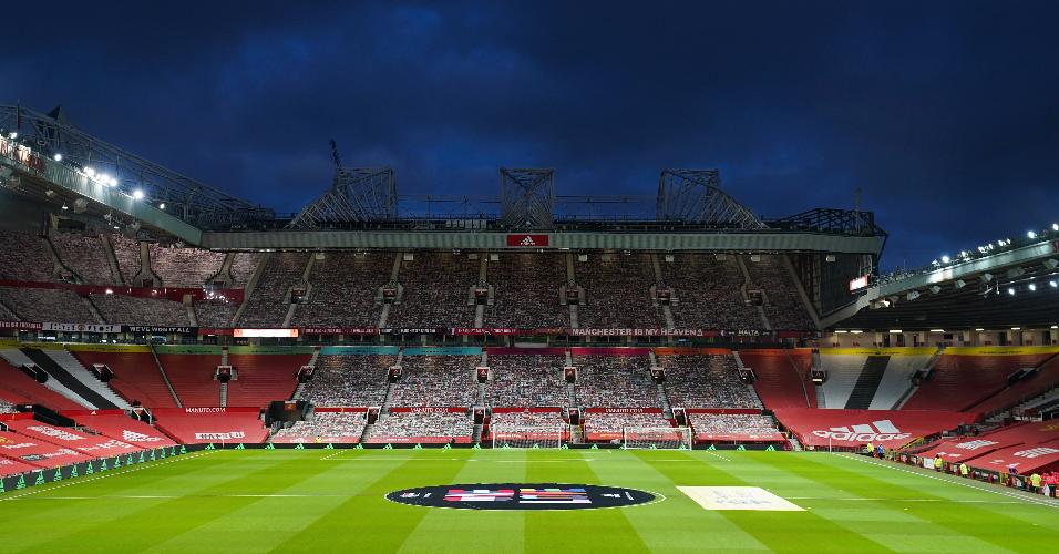 Estádio Old Trafford, antes da partida entre Manchester United e Manchester City