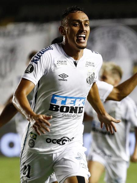 Pituca comemora gol do Santos pela Libertadores; jogador foi vendido para o Kashima Antlers - Sebastiao Moreira-Pool/Getty Images
