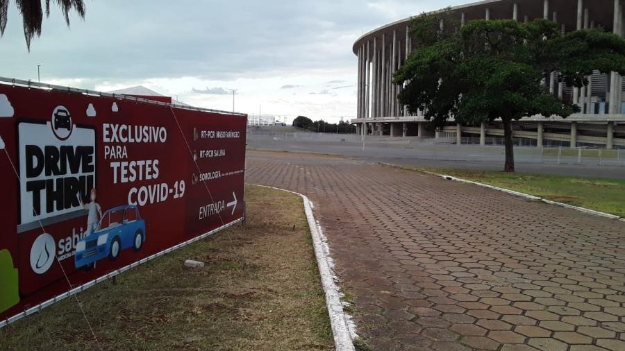 Testes de covid-19 são realizados em tendas próximas ao Mané Garrincha, em Brasília - Marinho Saldanha/UOL