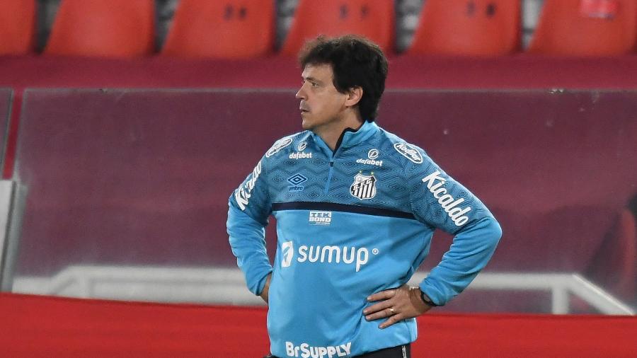 Fernando Diniz durante partida do Santos contra o Independiente, pela volta das oitavas da Sul-Americana 2021. - Staff Images/Conmebol