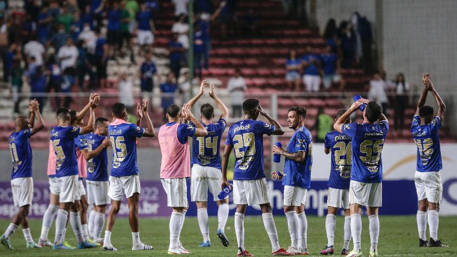 Jogadores do Cruzeiro agradecem o apoio dos torcedores, no Independência - Staff Images/Cruzeiro