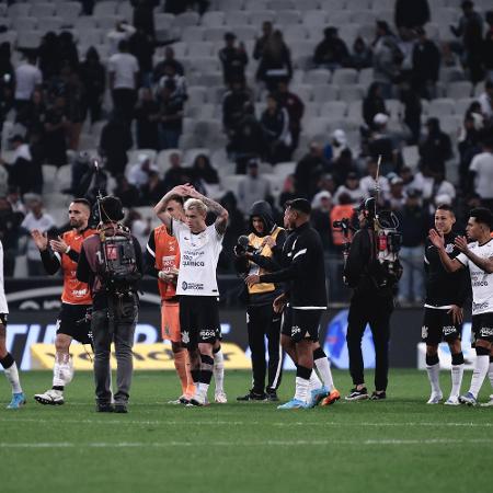 Jogadores do Corinthians comemoram vitória sobre o Goiás, pelo Brasileirão - Ettore Chiereguini/AGIF