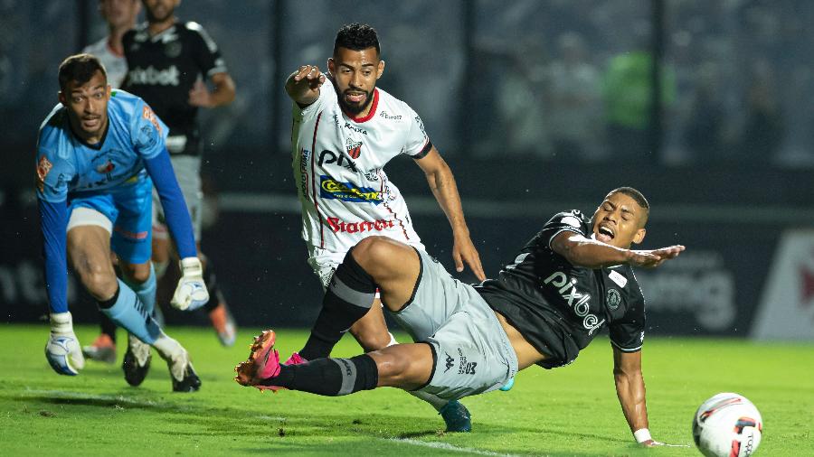Erick, do Vasco, em jogo contra o Ituano, pela Série B do Brasileirão -  Jorge Rodrigues/AGIF