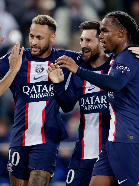 Messi comemora seu gol pelo PSG contra o Maccabi Haifa ao lado de Neymar, Mbappé e Renato Sanches - David S. Bustamante/Soccrates/Getty Images