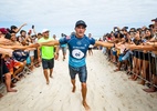Kelly Slater, maior campeão da história do surfe, se aposenta da WSL aos 52 anos - Damien Poullenot/WSL via Getty Images