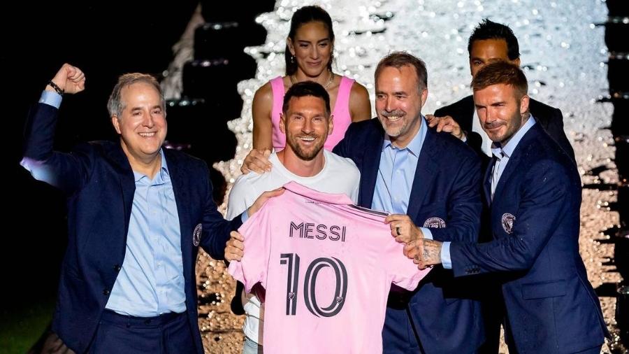 Messi, Beckham e demais donos do Inter Miami durante apresentação do argentino