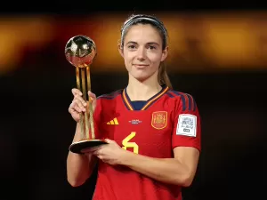 Bonmatí é eleita melhor jogadora do mundo; brasileira entra no top-20