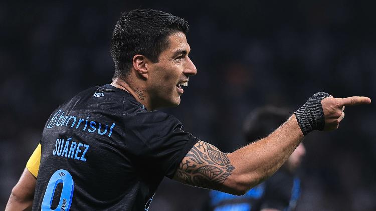 Suárez comemora gol do Grêmio sobre o Corinthians em partida do Campeonato Brasileiro