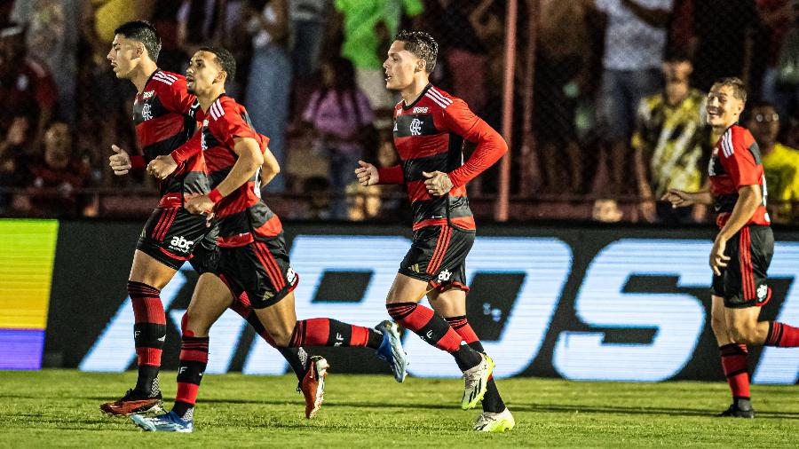 Flamengo busca uma vaga na decisão da competição de base 