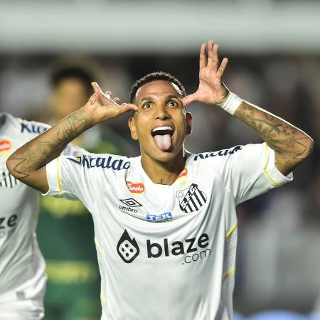 Otero, do Santos, comemora seu gol contra o Palmeiras, na final do Paulistão