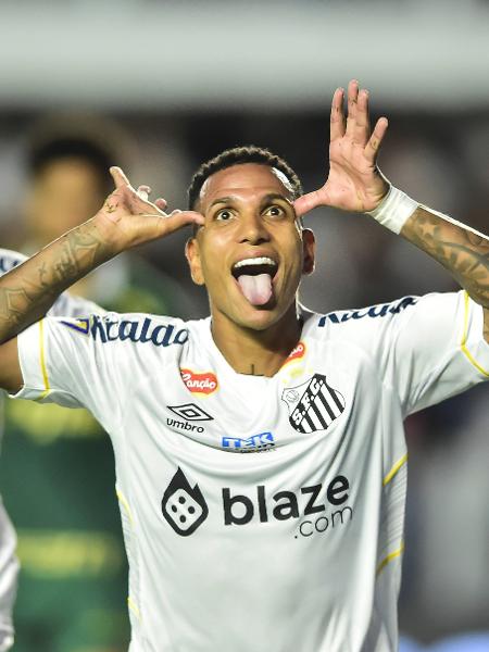 Otero, do Santos, imita comemoração de Neymar ao marcar contra o Palmeiras