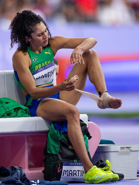 Valdileia Martins sente dores no tornozelo durante a final do salto em altura