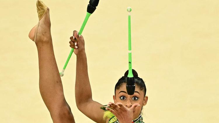 Bárbara Domingos foi a primeira brasileira a disputar uma final olímpica individual geral da ginástica rítmica