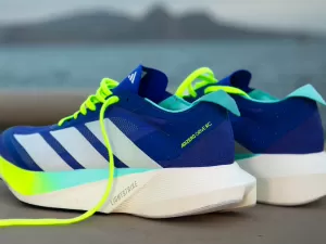 Novo supertênis da Adidas aposta em tecnologia com preço acessível; conheça