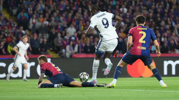 Thuram finaliza para marcar para a Inter de Milão contra o Barcelona na Champions Thuram finaliza para marcar para a Inter de Milão contra o Barcelona na Champions