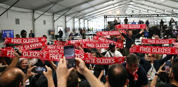 Jornalistas protestam em coletiva da França por repórter preso na Argélia