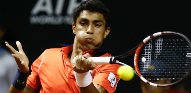 Thiago Monteiro devolve bola durante a partida contra Pablo Cuevas, no Aberto do Brasil - Marcello Zambrana/DGW Comunicação - Marcello Zambrana/DGW Comunicação