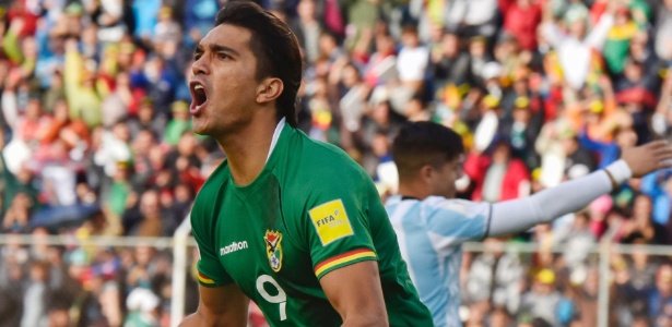 Atacante boliviano Marcelo Moreno tentou negociar sua volta ao futebol gaúcho - Aizar Raldes/AFP