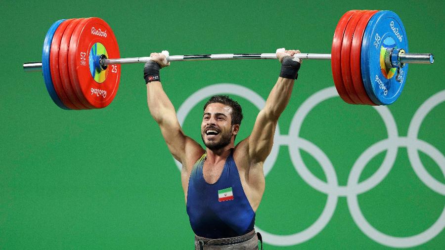 O halterofilista Kianoush Rostami durante os Jogos Olímpicos de 2016 - STOYAN NENOV/REUTERS