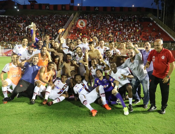 Flamengo festeja vaga na Libertadores em 2017; celebração ainda gera inúmeras críticas - Gilvan de Souza/Flamengo/Divulgação