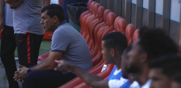 Fabio Carille no banco de reservas do Corinthians antes do jogo contra o Sport - Paulo Paiva/Agif