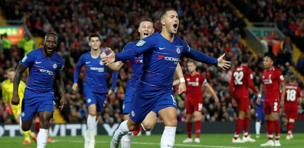 Hazard comemora seu gol, que deu a vitória de virada para o Chelsea contra o Liverpool - Reuters/Lee Smith 