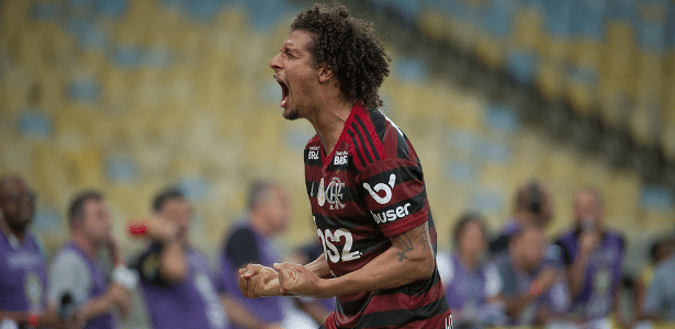 Arão supera fase de 'patinho feio' e faz Flamengo esquecer Cuéllar