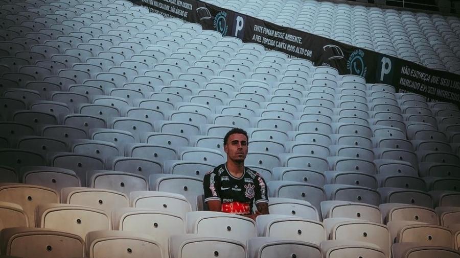 Gabriel, volante do Corinthians, posou para sessão de fotos na Arena durante o mês de agosto - Ms+Sports/ONE9 Content