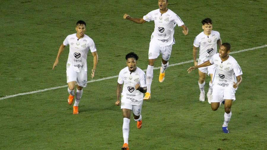 Marinho fez um dos gols no último duelo na Vila contra o Palmeiras - Fernanda Luz/AGIF