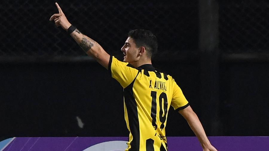 Agustin Alvarez marcou dois gols para o Peñarol na vitória sobre o Cerro Largo na Sul-Americana - PABLO PORCIUNCULA/AFP