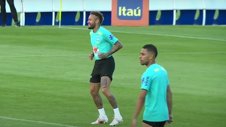 Neymar durante o treino da seleção na Granja Comary - Reprodução/CBF TV