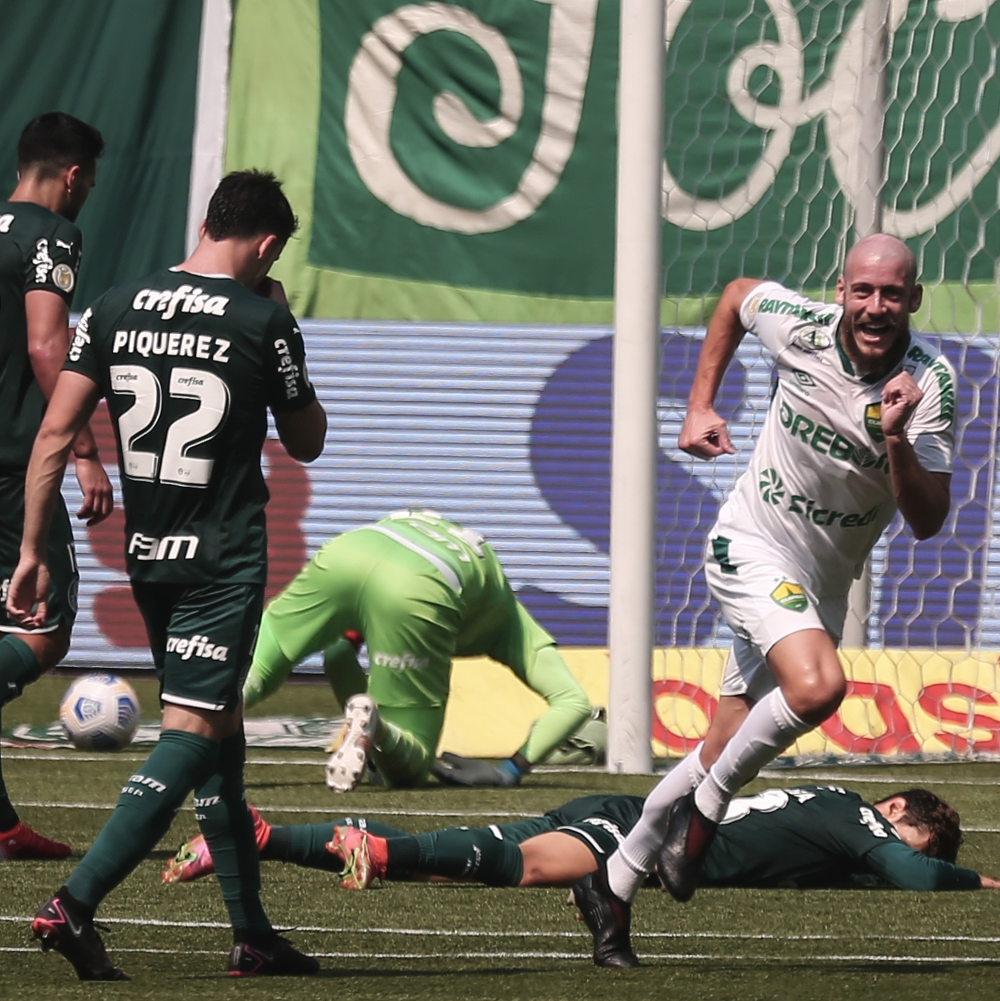 Palmeiras tem a pior defesa dentre os oito primeiros do Campeonato Brasileiro