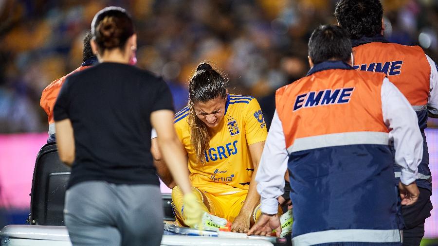 Nayeli Rangel, jogadora do Tigres, foi hospitalizada após um forte choque na cabeça - Reprodução/TigresFemenil