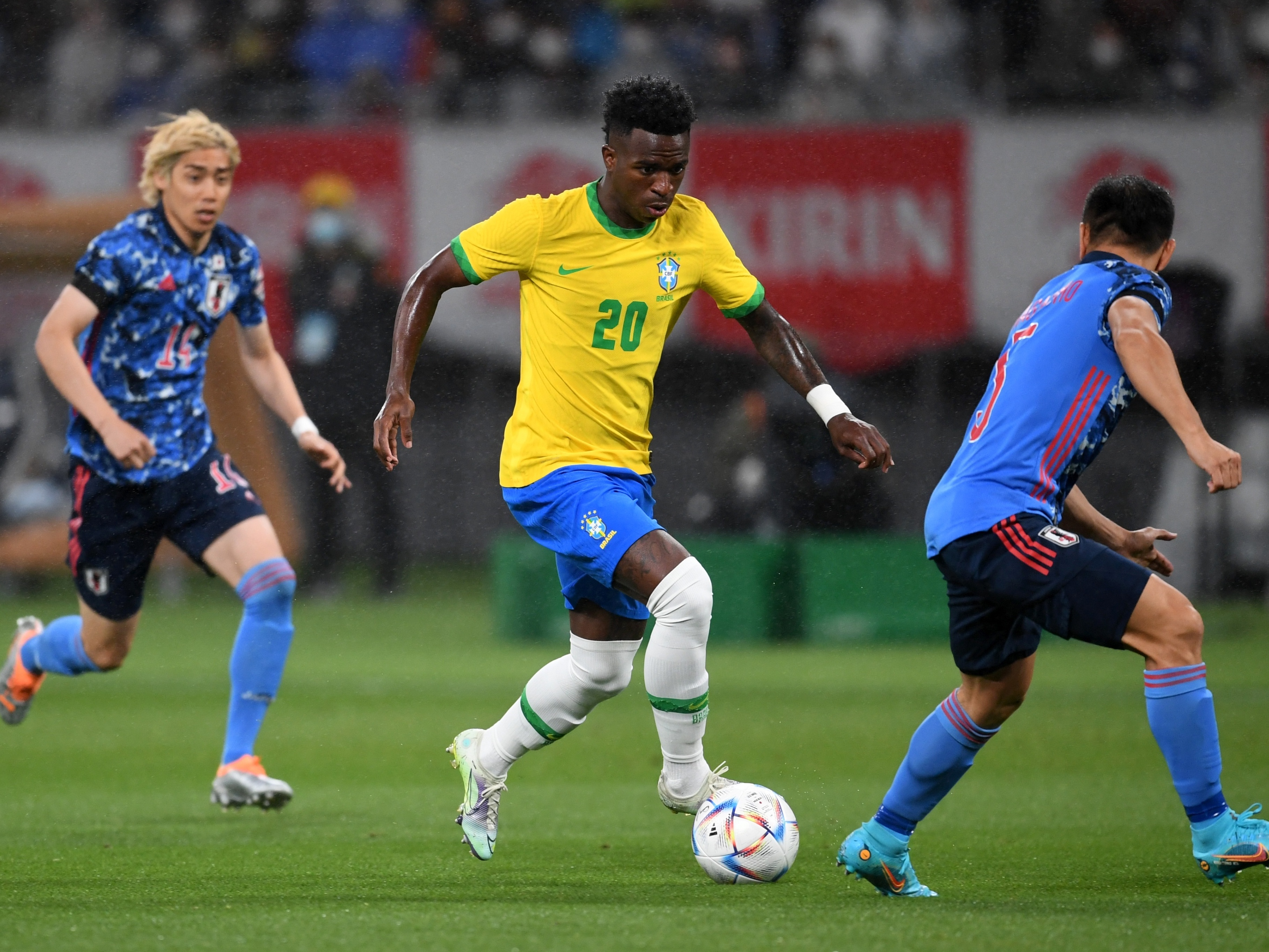 Testes de Tite mostram que é difícil ganhar sem um atacante 'puro'