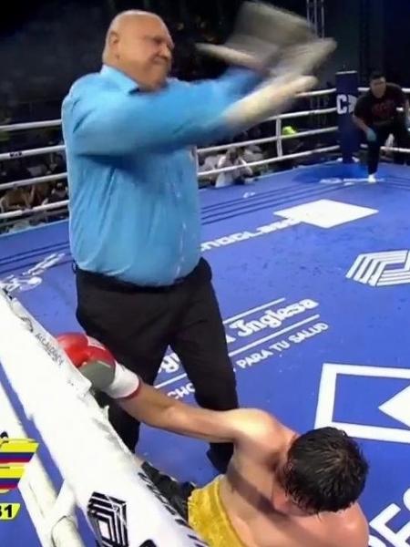 Luis Quiñones durante luta contra José Muñoz - Reprodução/ESPN