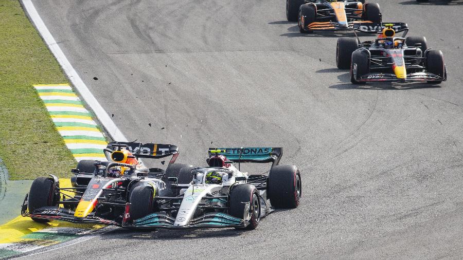 GP de São Paulo de Fórmula 1 no Autódromo de Interlagos: Max Verstappen e Lewis Hamilton se chocam após relargada. 13/11/2022 - Eduardo Knapp/Folhapress