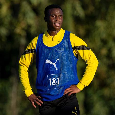 Youssoufa Moukoko, do Dorussia Dortmund, em treino - Alexandre Simoes/Borussia Dortmund via Getty Images