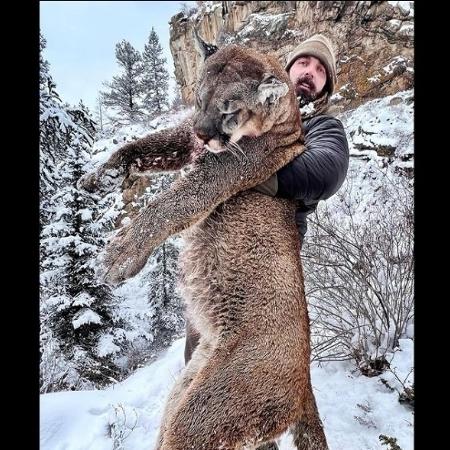 Derek Wolfe, ex-Denver Broncos, caçou um leão da montanha no Colorado, EUA - Reprodução/Instagram