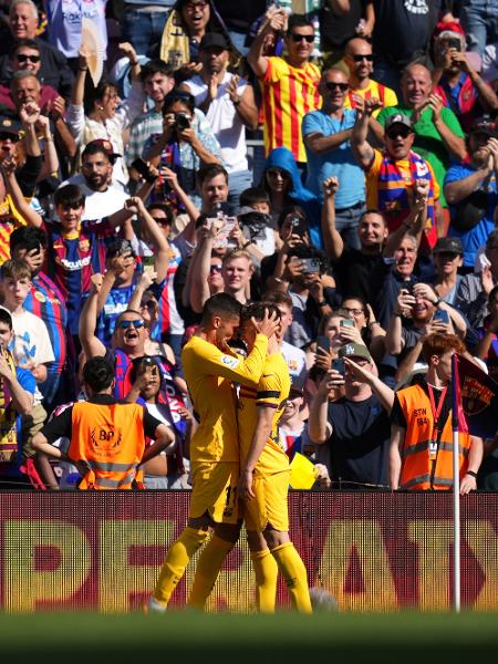 Ferran Torres marcou gol e comemorou muito com Gavi na partida contra o Atlético de Madri - Alex Caparros/Getty Images