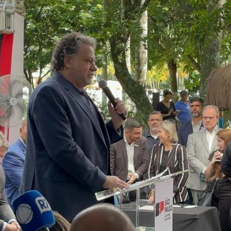 Julio Casares, presidente do São Paulo, durante evento com o governador Tarcísio de Freitas (Republicanos)