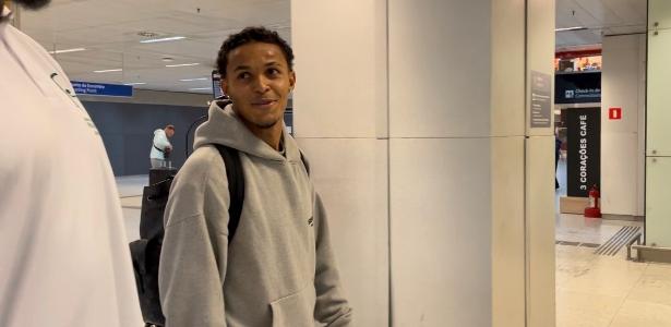 Promessa ofensiva Lázaro chega a São Paulo para selar acordo com Palmeiras.