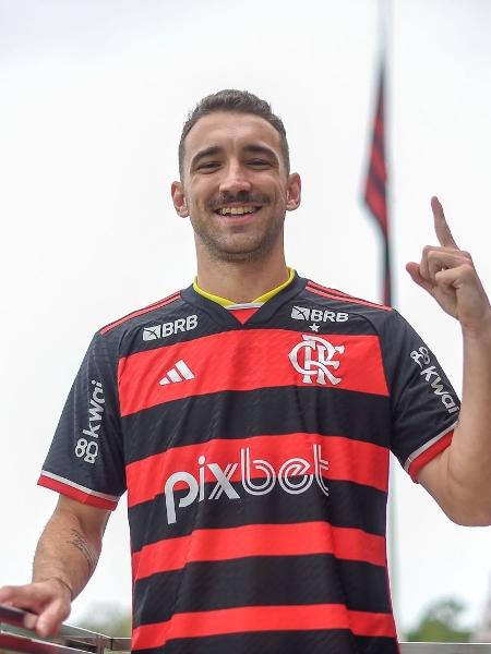 Léo Ortiz durante o primeiro dia no Flamengo