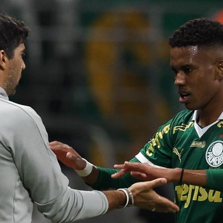 Estevão e Abel Ferreira em jogo do Palmeiras contra o Liverpool-URU pela Copa Libertadores - Cesar Greco/Palmeiras/by Canon