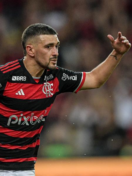 Arrascaeta, do Flamengo, celebra gol sobre o Bahia em jogo da Copa do Brasil