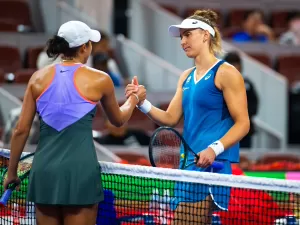 Bia Haddad cai diante de Madison Keys em Pequim